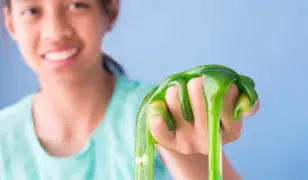 Slime com líquido de lentes de contacto Slime com líquido de lentes de contacto